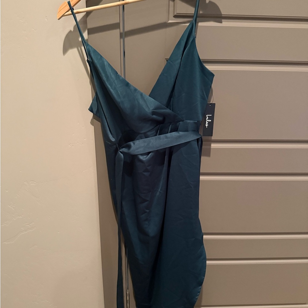 Lulus emerald green dress with belt detail